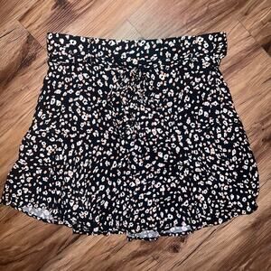 Urban Romantics Black Floral Paperbag Shorts Skirt Tie Waist Size Medium